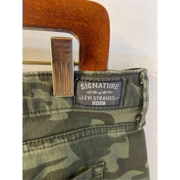 Levi’s camouflage denim shorts size 16 raw hems camo - Picture 2 of 7